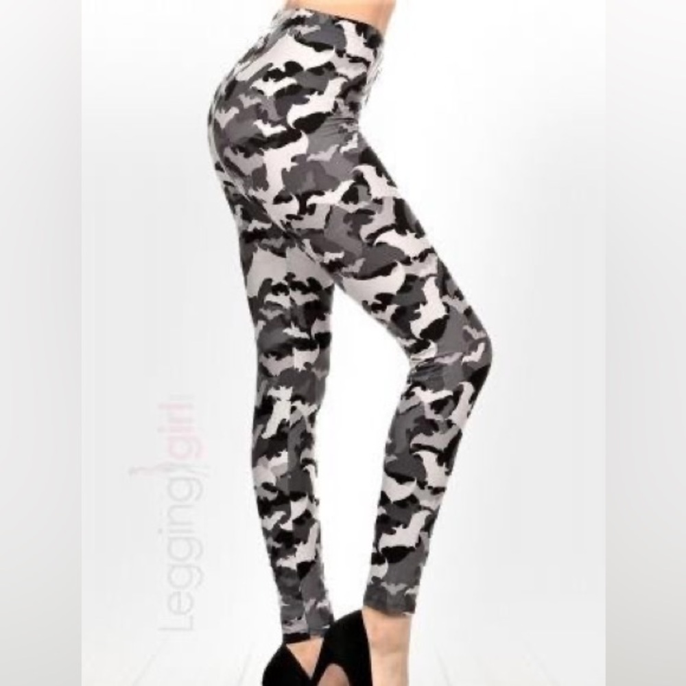 Plus Size: Going Batty Leggings